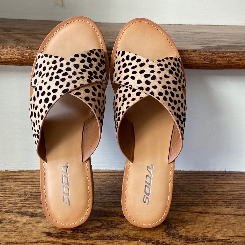 𝅺soda | Cheetah Criss Cross Slide Sandals Size 6